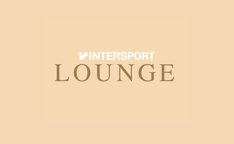 Offizielles Intersport Lounge Logo, das „Intersport“ in Weiß und „Lounge“ in Gold auf beigem Hintergrund anzeigt.